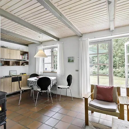 1580-aakirkeby-boesparken-17 *